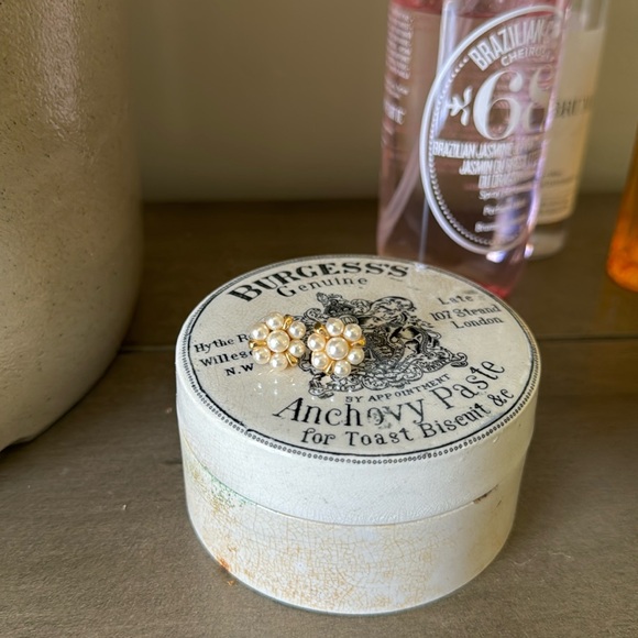 Vintage Gold Tone With Pearl Earrings - Picture 3 of 5